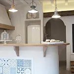 Oda ve Kahvaltı La Rocca Maison De Charme 4*