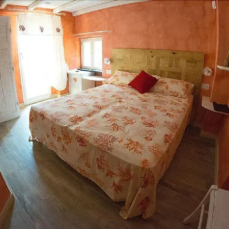 לינה וארוחת בוקר La Rocca Maison De Charme 4*