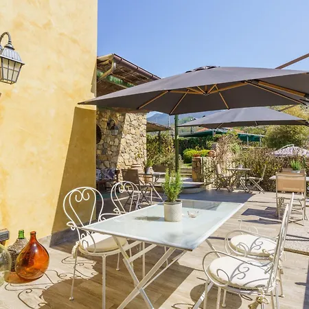 לינה וארוחת בוקר La Rocca Maison De Charme