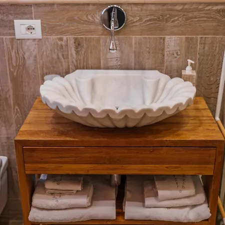 לינה וארוחת בוקר La Rocca Maison De Charme מונליה