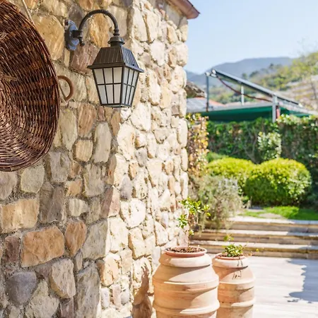 לינה וארוחת בוקר La Rocca Maison De Charme