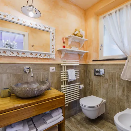 La Rocca Maison De Charme לינה וארוחת בוקר 4*