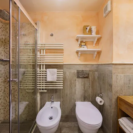 לינה וארוחת בוקר La Rocca Maison De Charme