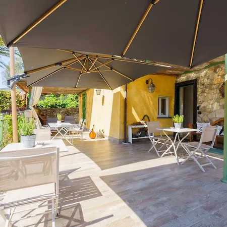 לינה וארוחת בוקר La Rocca Maison De Charme