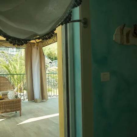 לינה וארוחת בוקר La Rocca Maison De Charme מונליה